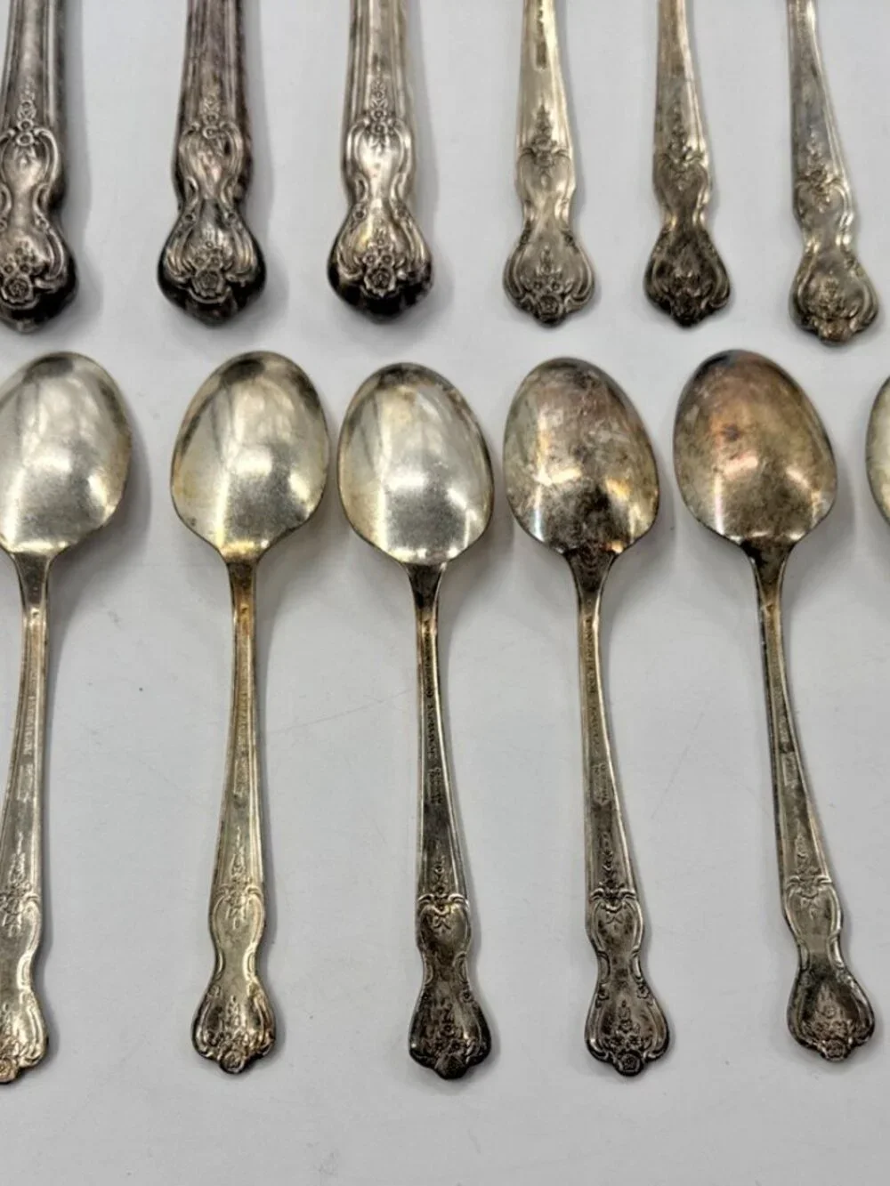 Wm Rogers Magnolia 18 PC Knives Spoons Forks Extra Plate Silverplated 1951 VTG